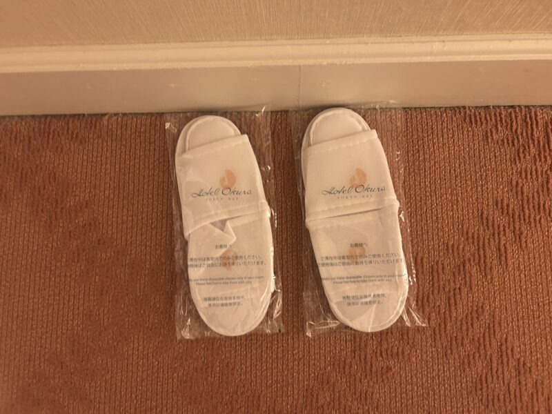 ホテルオークラ東京ベイのデラックスルーム スリッパ