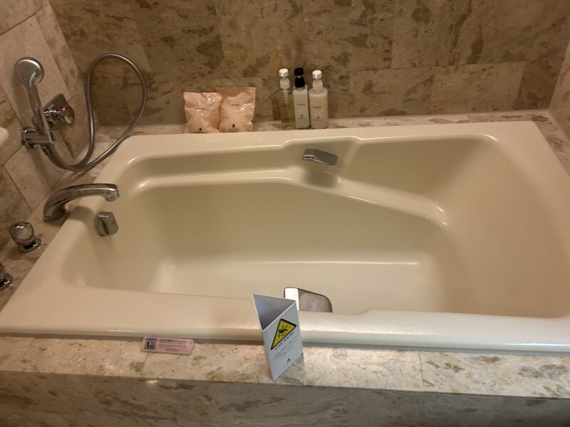 ホテルオークラ東京ベイのデラックスルーム バスルーム5