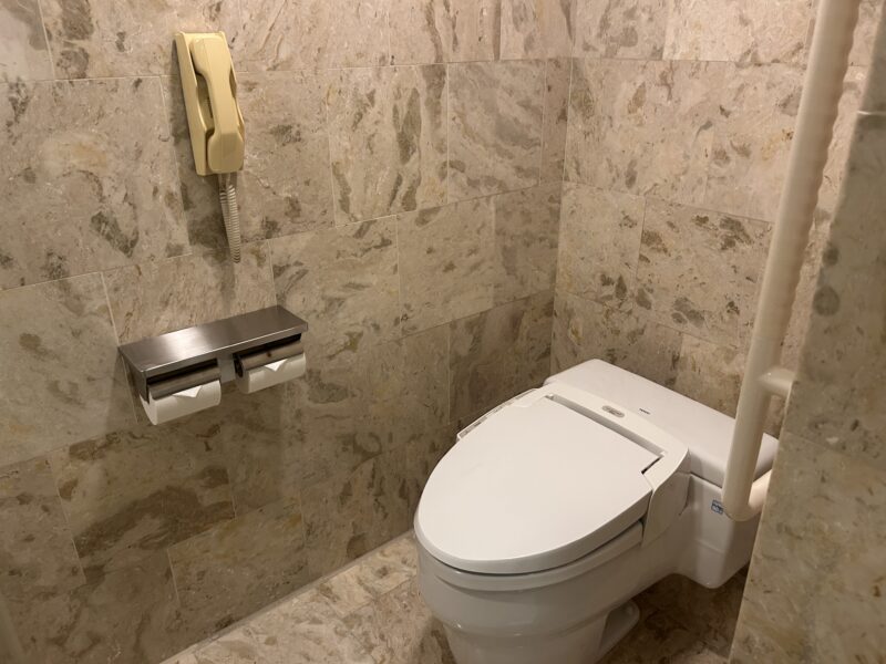 ホテルオークラ東京ベイのデラックスルーム 洗浄機能付きトイレ