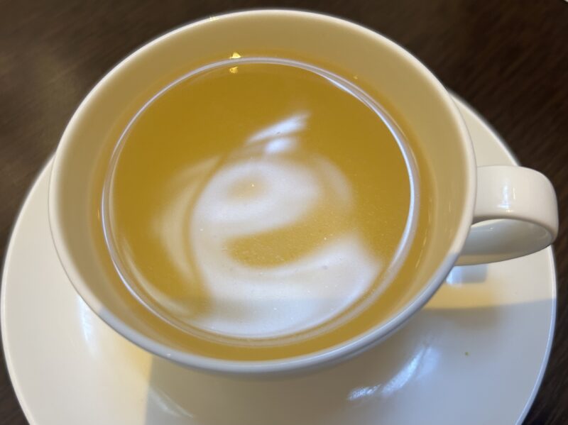 セイボリーが主役のアフタヌーンティー「フォレスト・ブースト」フルーティーカモミール