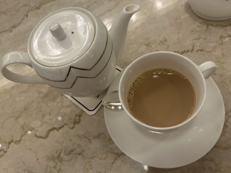 帝国ホテル「ランデブーラウンジ」アフタヌーンティー「ザ・ランデブー」カフェオレ