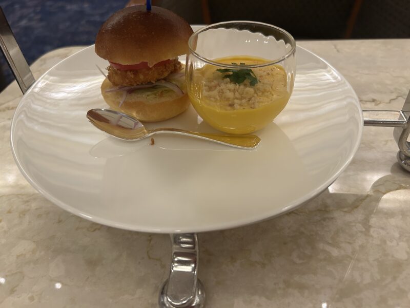 帝国ホテル「ランデブーラウンジ」アフタヌーンティー「ザ・ランデブー」セイボリー