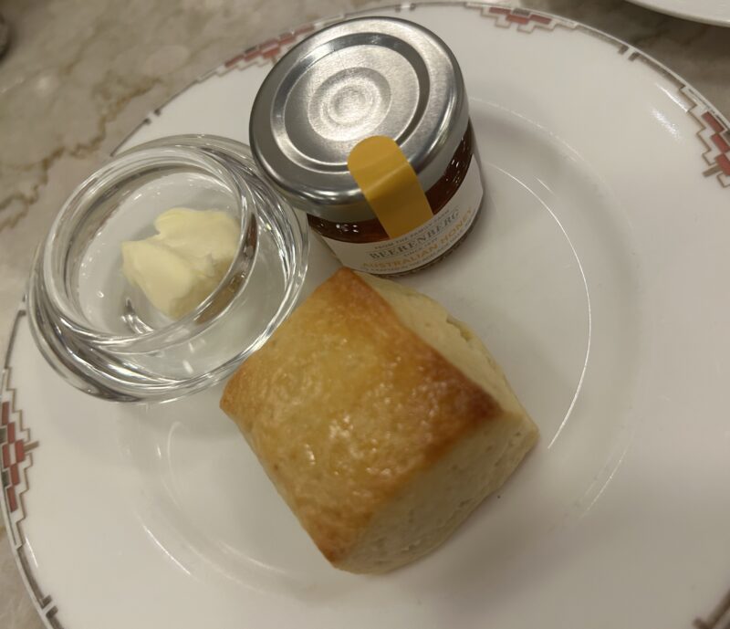 帝国ホテル「ランデブーラウンジ」アフタヌーンティー「ザ・ランデブー」スコーン1