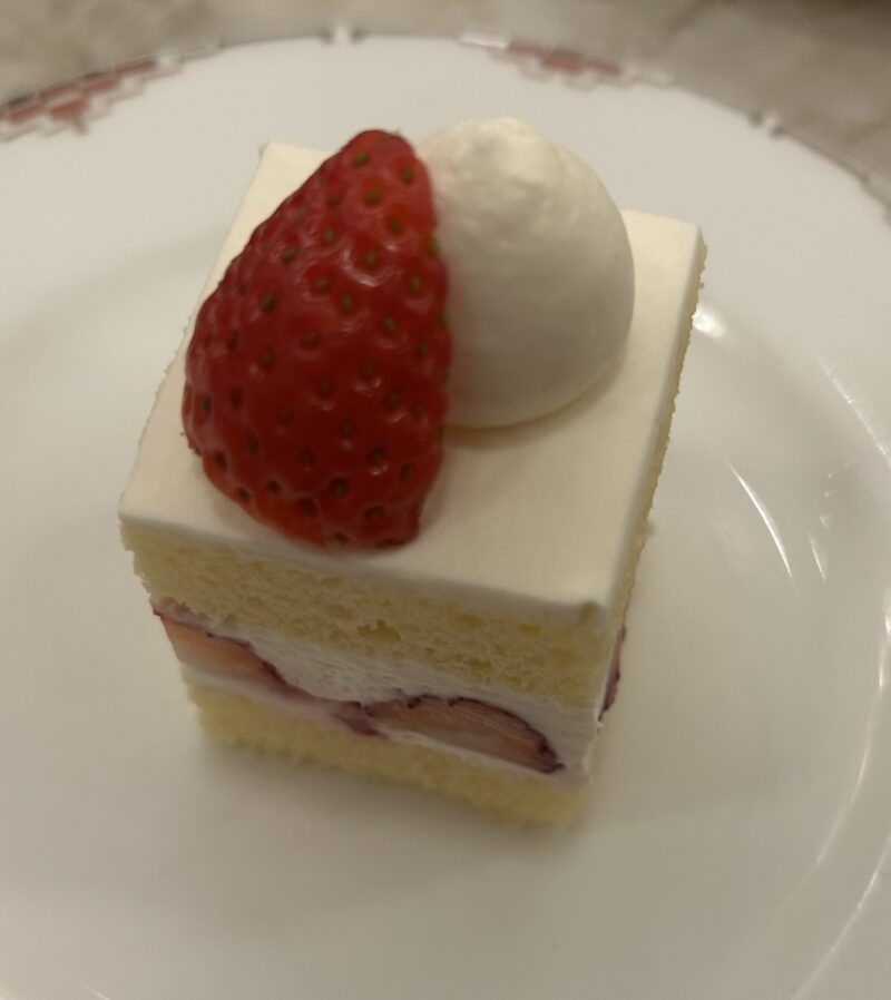 帝国ホテル「ランデブーラウンジ」アフタヌーンティー「ザ・ランデブー」いちごのショートケーキ