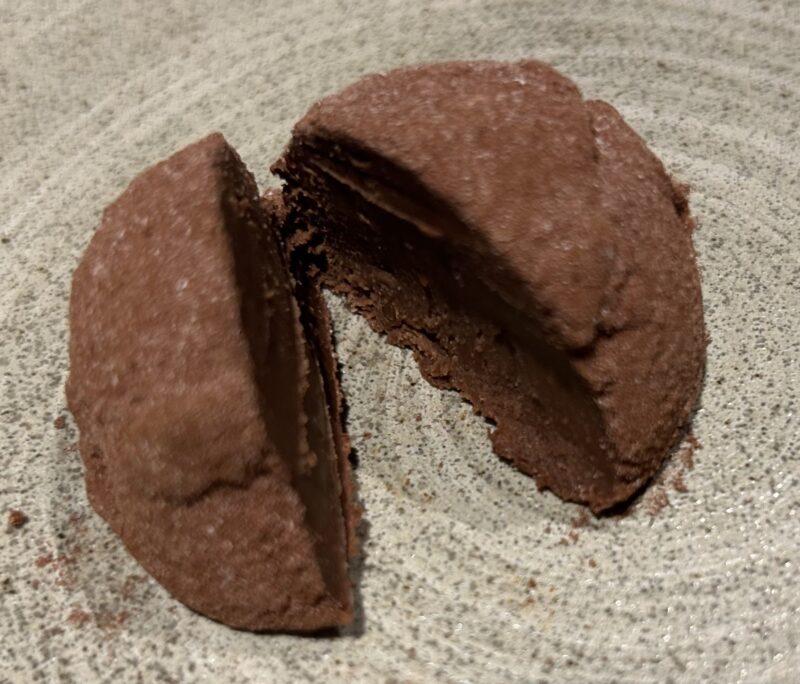 「現代里山料理 ZEN HOUSE」アフタヌーンティー スタンド メニュー１段目 スイーツ 柚子赤味噌ショコラ2