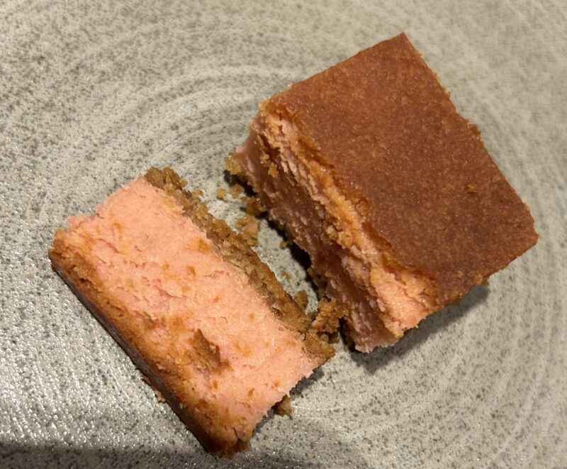 「現代里山料理 ZEN HOUSE」アフタヌーンティー スタンド メニュー 2段目 スイーツ 苺チーズケーキ