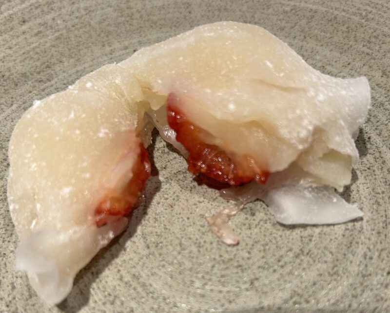 「現代里山料理 ZEN HOUSE」アフタヌーンティー スタンド メニュー 2段目 スイーツ 苺大福2