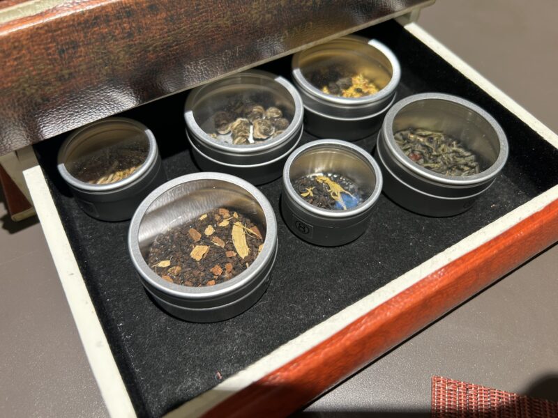 芝パークホテル「ザ ダイニング」アフタヌーンティー 洋書型BOX5