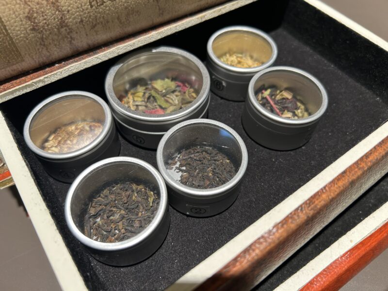 芝パークホテル「ザ ダイニング」アフタヌーンティー 洋書型BOX5