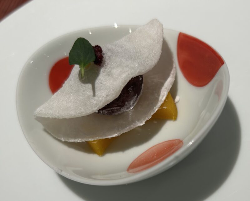 芝パークホテル「ザ ダイニング」アフタヌーンティー 柚子餡雪山見立て1