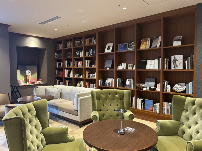 芝パークホテル1階のライブラリ2