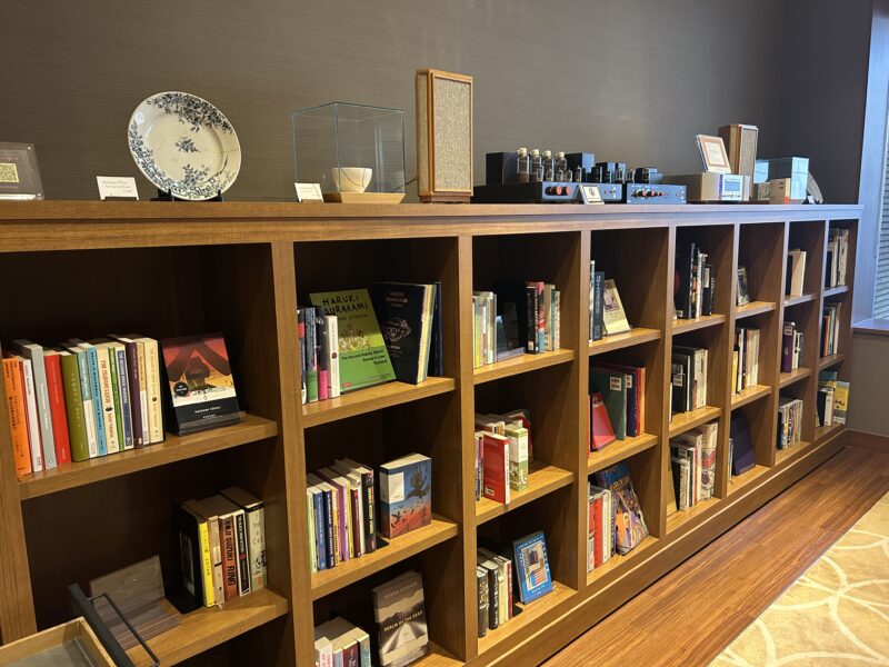芝パークホテル1階のライブラリ3