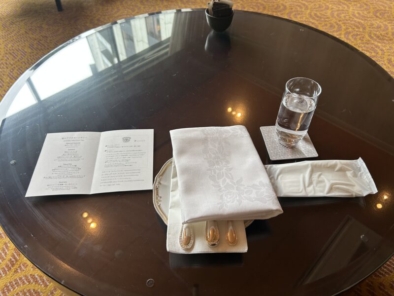 シェラトン都ホテル東京「ロビーラウンジ　バンブー」桜のアフタヌーンティー お席