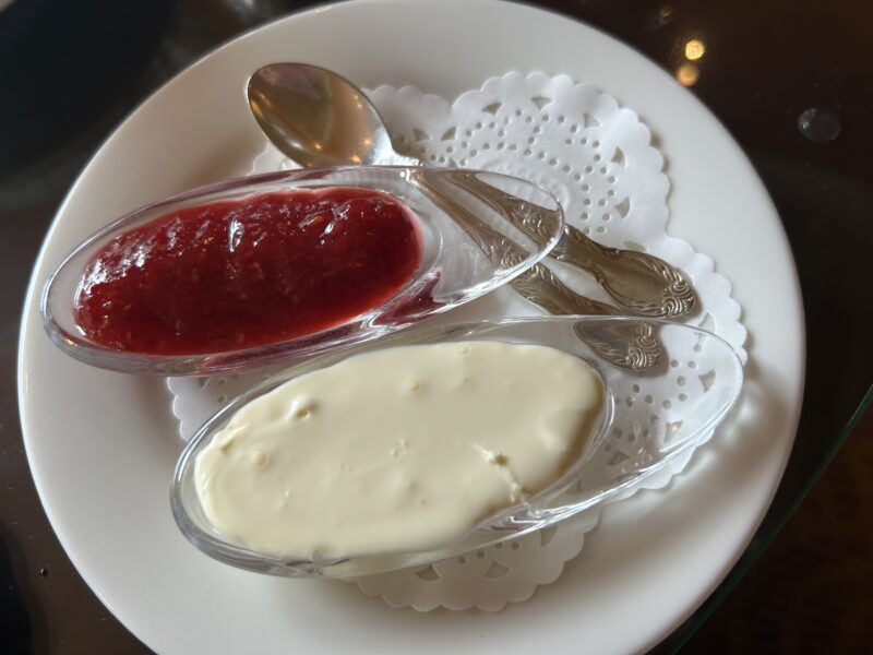 シェラトン都ホテル東京「ロビーラウンジ　バンブー」桜のアフタヌーンティー クロテッドクリーム