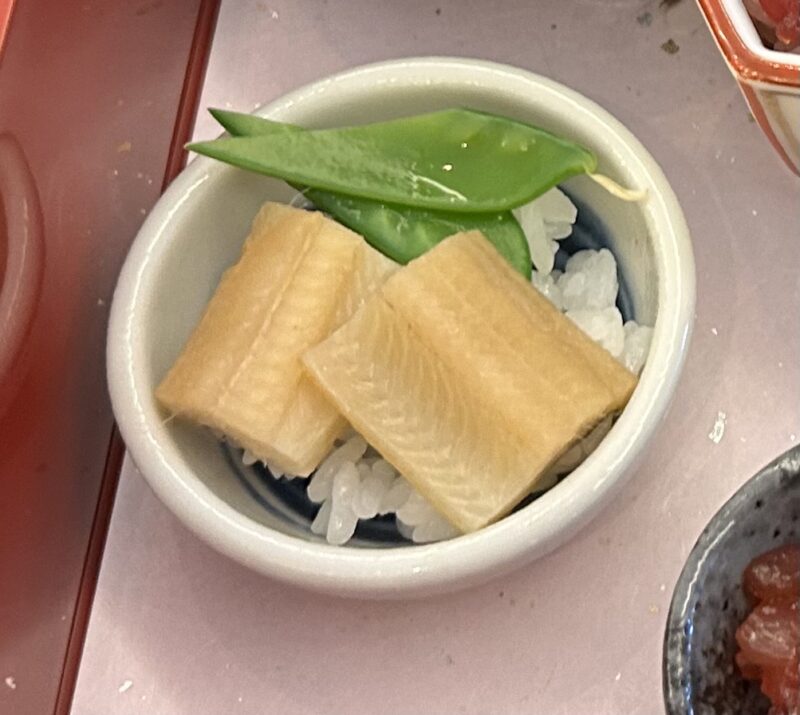 セルリアンタワー東急ホテル「日本料理「Japanese Cuisine 桜丘」のアフタヌーンティー 彩りちらし寿司　穴子