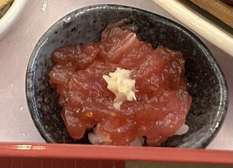 セルリアンタワー東急ホテル「日本料理「Japanese Cuisine 桜丘」のアフタヌーンティー 彩りちらし寿司　カツオ