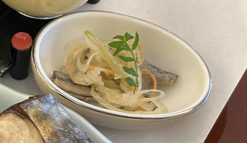 セルリアンタワー東急ホテル「日本料理「Japanese Cuisine 桜丘」のアフタヌーンティー きびなごの南蛮漬け