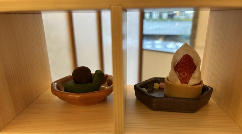 セルリアンタワー東急ホテル「日本料理「Japanese Cuisine 桜丘」のアフタヌーンティー ひな祭りの雛人形（お内裏様とお雛様）