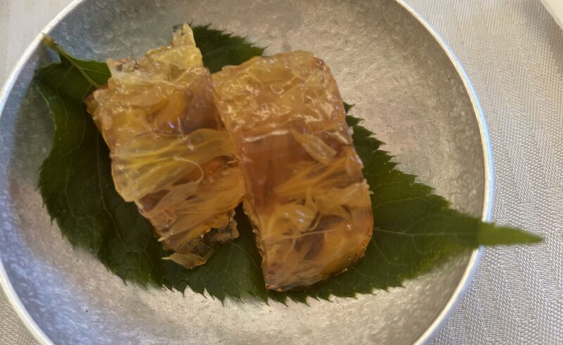 セルリアンタワー東急ホテル「日本料理「Japanese Cuisine 桜丘」のアフタヌーンティー 八朔の桜ゼリー寄せ