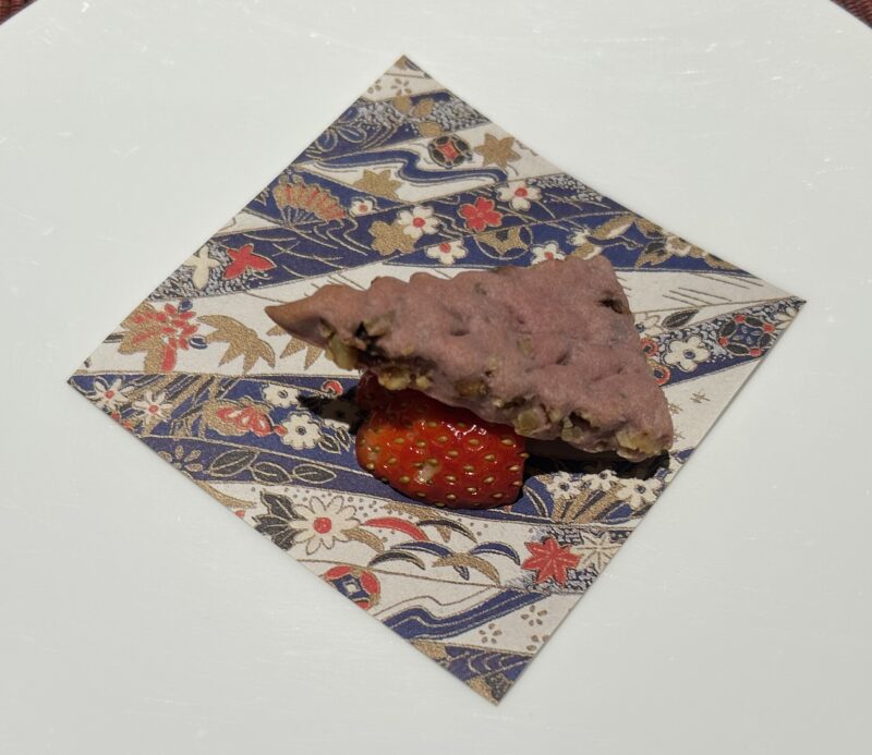 芝パークホテル「ザ ダイニング」アフタヌーンティー 棗(なつめ)と胡桃入り紫芋クッキー