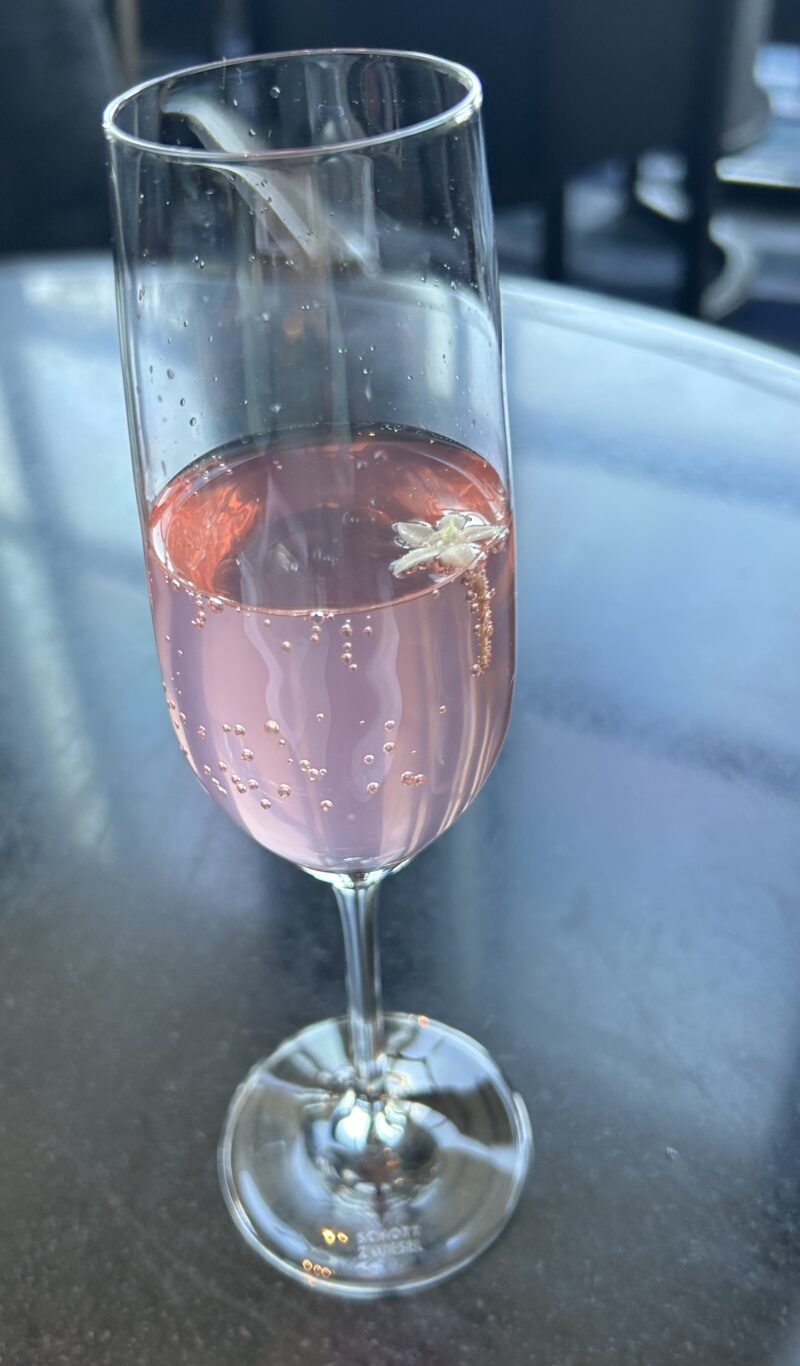 DINING & BAR TABLE 9 TOKYO／品川プリンスホテル「天空のお花見アフタヌーンティー～桜＆いちご～+カフェフリー(時間無制限)」ウェルカムドリンク