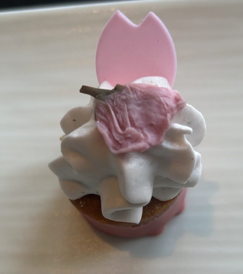 DINING & BAR TABLE 9 TOKYO／品川プリンスホテル「天空のお花見アフタヌーンティー～桜＆いちご～+カフェフリー(時間無制限)」ガトーフレーズ桜1