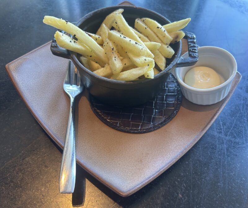 DINING & BAR TABLE 9 TOKYO／品川プリンスホテル「天空のお花見アフタヌーンティー～桜＆いちご～+カフェフリー(時間無制限)」トリュフ香るフライドポテト