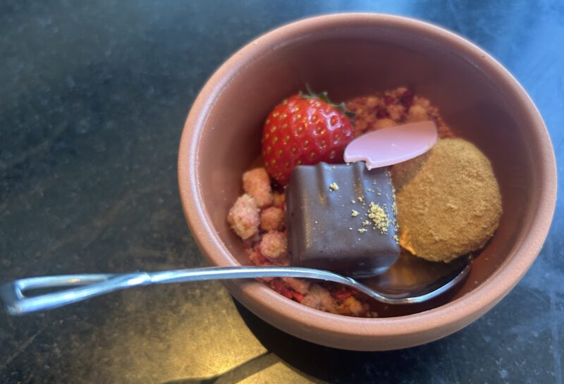 DINING & BAR TABLE 9 TOKYO／品川プリンスホテル「天空のお花見アフタヌーンティー～桜＆いちご～+カフェフリー(時間無制限)」ミニャルディーズ～食後の小さなお菓子～