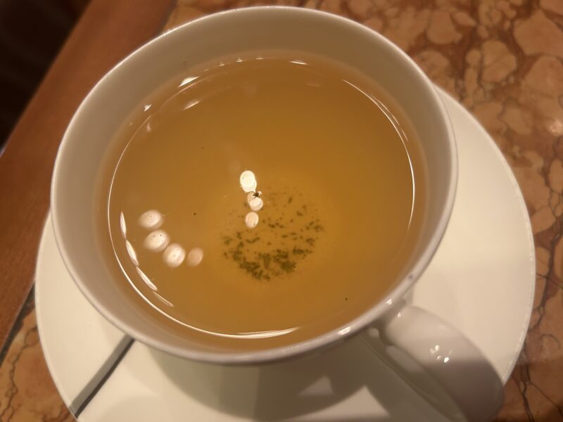 ザ・ペニンシュラ東京「ザ・ロビー（コンチネンタルダイニング）」【桜アフタヌーンティー】春×桜を感じるスイーツ&セイボリー グリーンポメグラネット