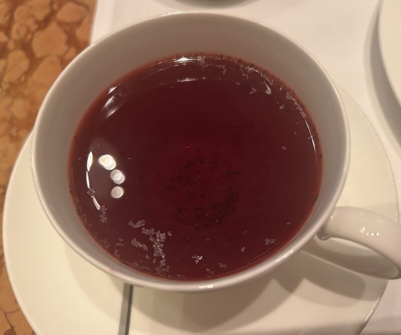 ザ・ペニンシュラ東京「ザ・ロビー（コンチネンタルダイニング）」【桜アフタヌーンティー】春×桜を感じるスイーツ&セイボリー ハイビスカスベリー （ホットまたはアイス） 