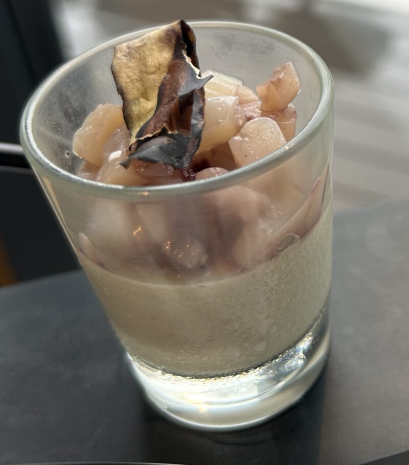 VMG CAFE 九段会館テラス Kudan Kaikan Terrace アフタヌーンティー  秋茄子のムースと洋梨と帆立のタルタル仕立て