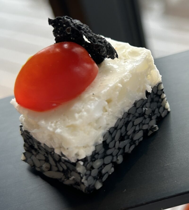 VMG CAFE 九段会館テラス Kudan Kaikan Terrace アフタヌーンティー  イカ墨パスタと紋甲イカのプレッセ