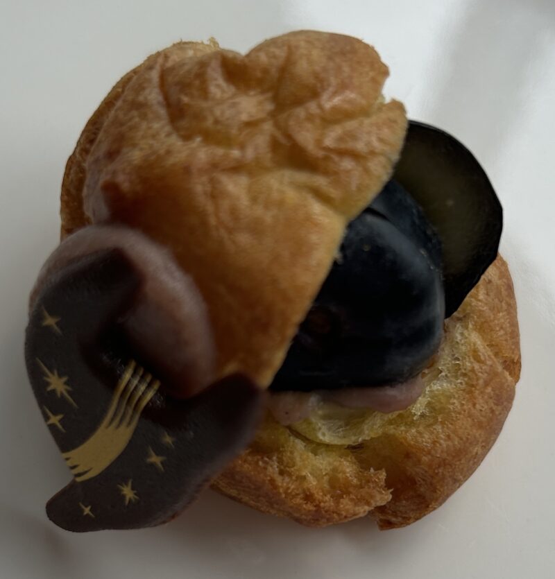 VMG CAFE 九段会館テラス Kudan Kaikan Terrace アフタヌーンティー  紫芋のシュークリーム2